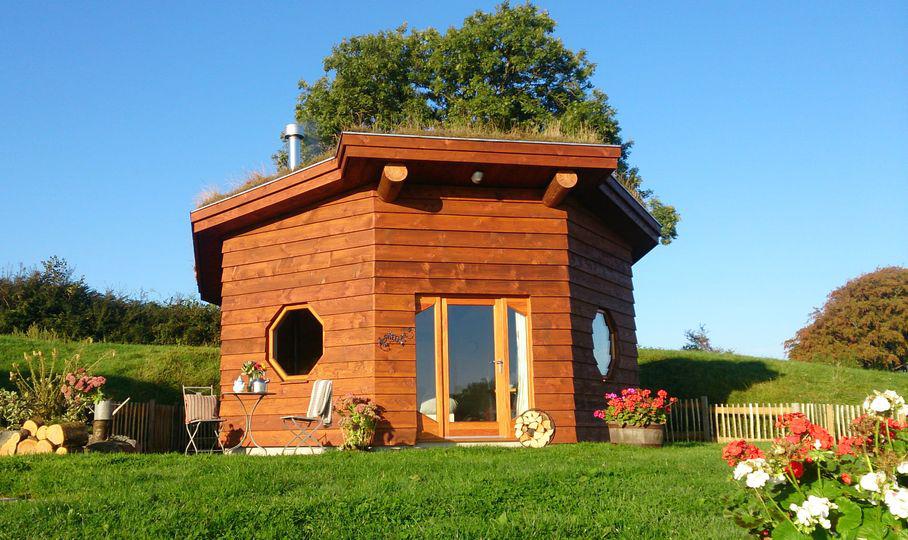 Octagonal cabin with hot tub