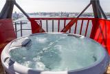 Views and jacuzzi on the crane